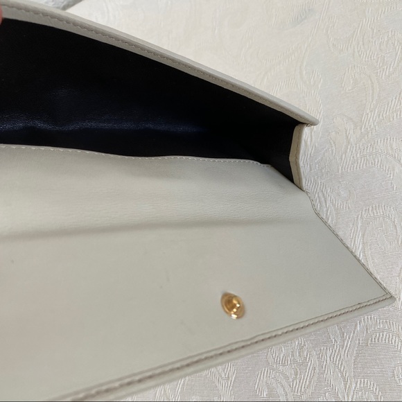 GUCCI Guccissima Bow Signature Wallet - Picture 7 of 14